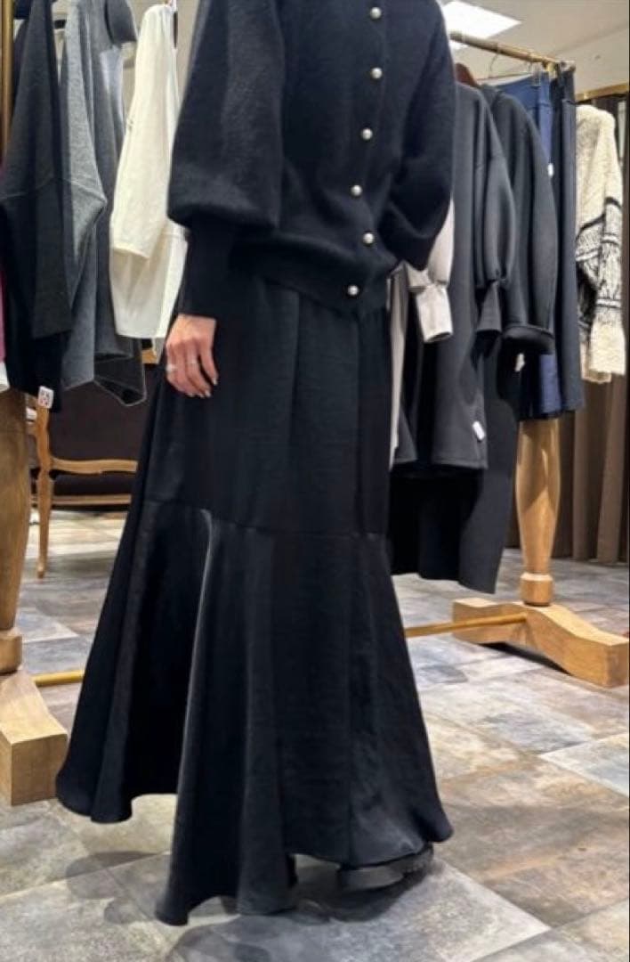 BEARDSLEY 25300円　バックマーメイドスカート　黒