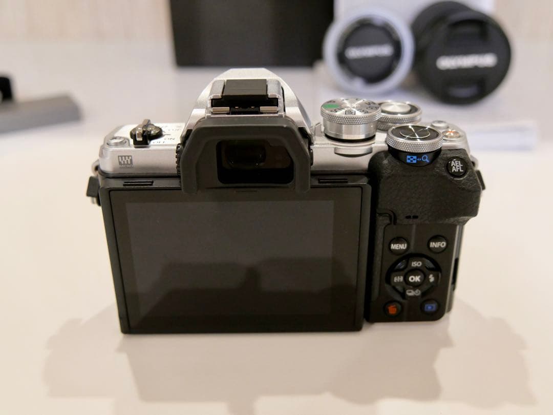 OLYMPUS OM-D E-M10 Mark IV ダブルズームキット