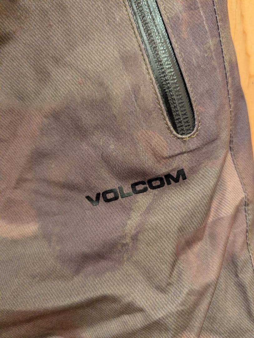 Volcom GORE-TEX 迷彩スノーボードパンツ