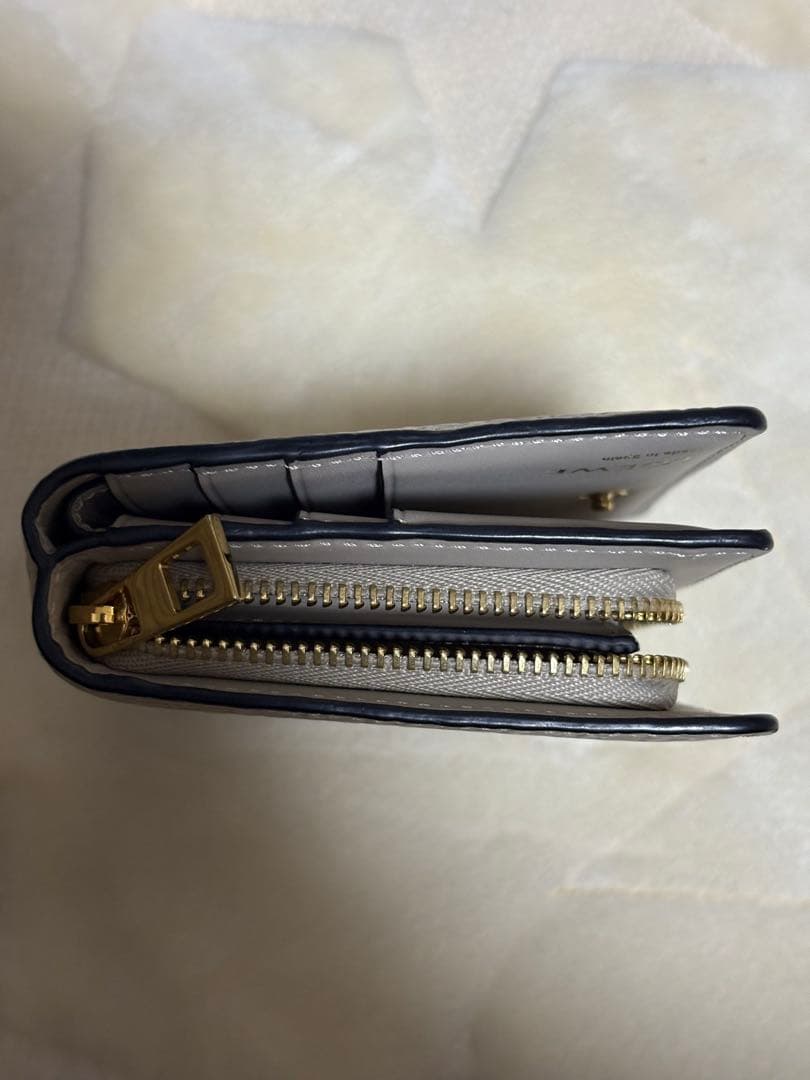 【新品同様】ロエベ　リピート　二つ折り財布　ベージュ　コンパクト財布　付属品