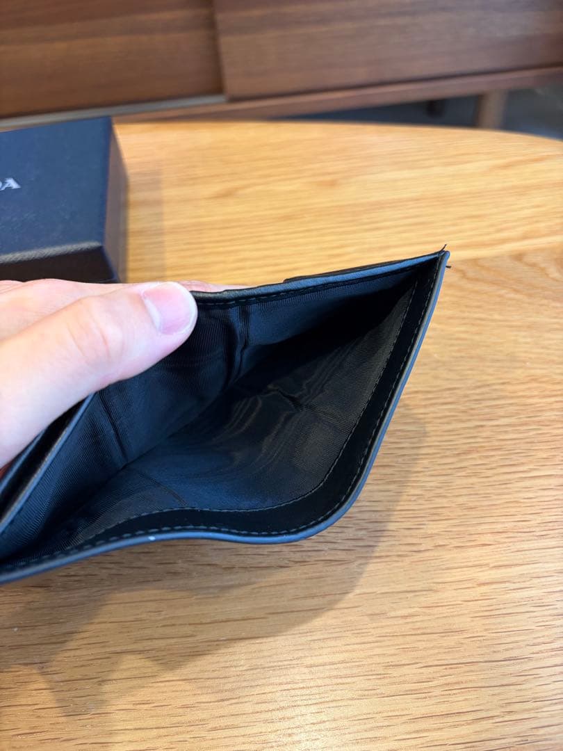【美品】 PRADA二つ折り財布 1MV204