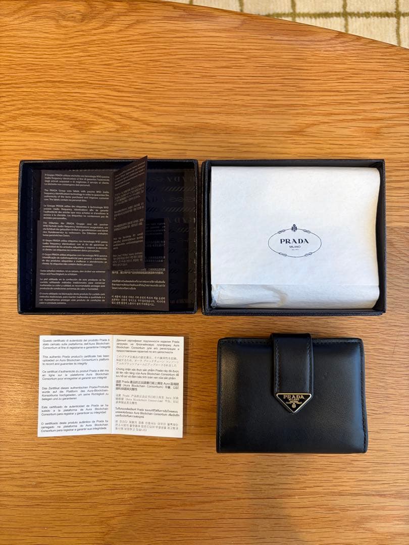 【美品】 PRADA二つ折り財布 1MV204