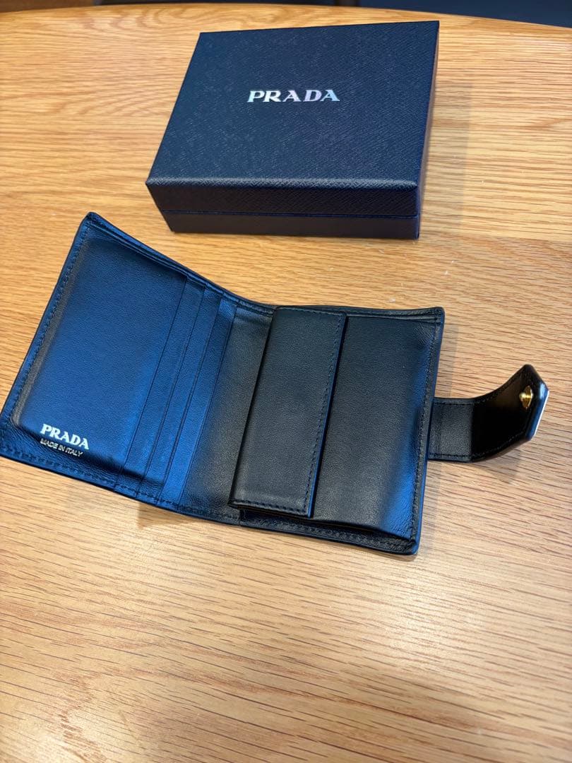 【美品】 PRADA二つ折り財布 1MV204