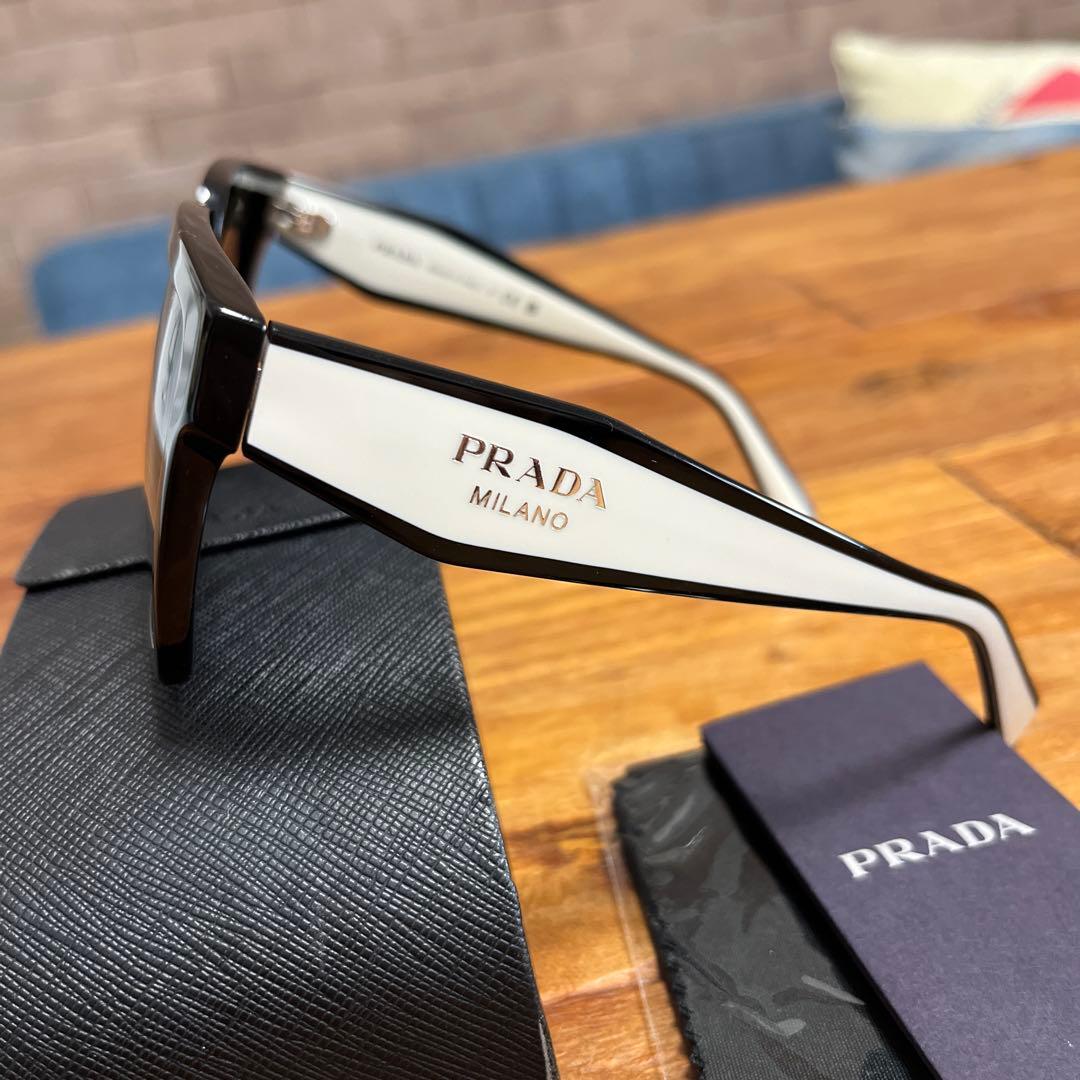PRADA ロゴサングラス　スクエア