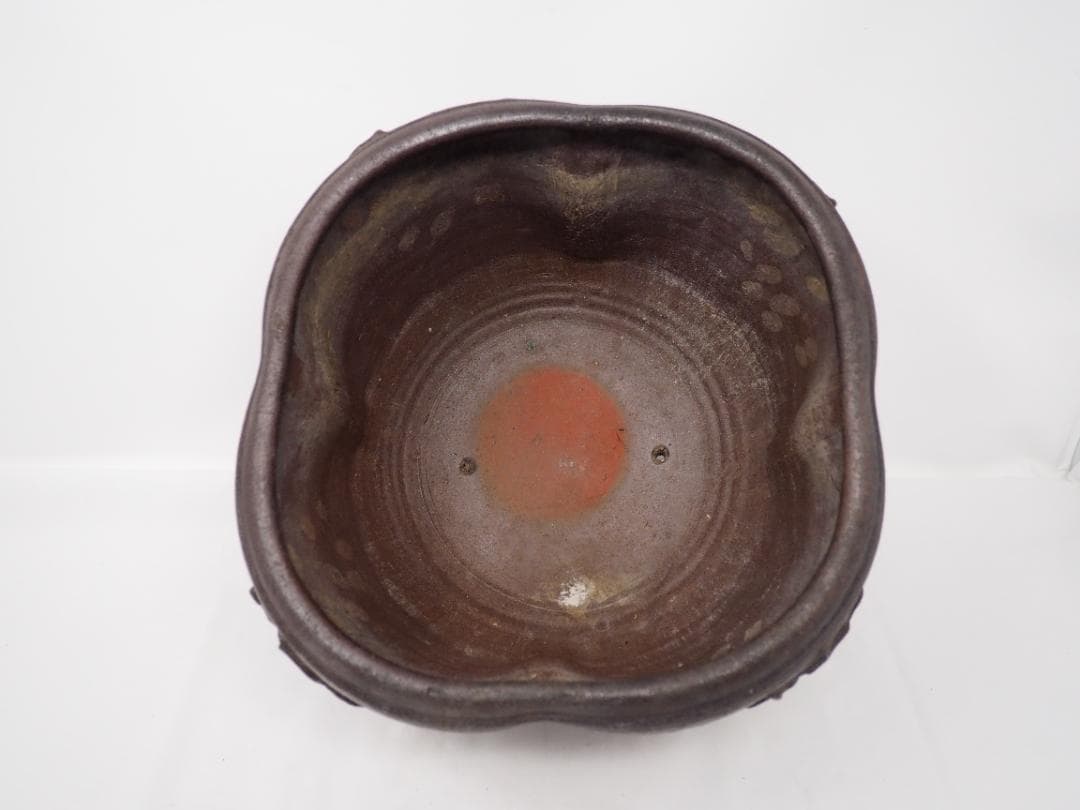 浮彫り　盆栽鉢　植木鉢　火鉢にも　底に水抜き穴あり　-SO