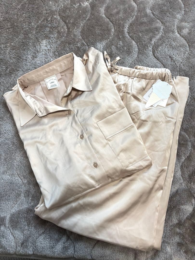 新品未使用 gelato pique サテンパジャマ