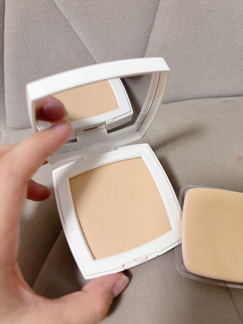 CHANEL LE BLANC パウダーファンデーション 20 ベージュ