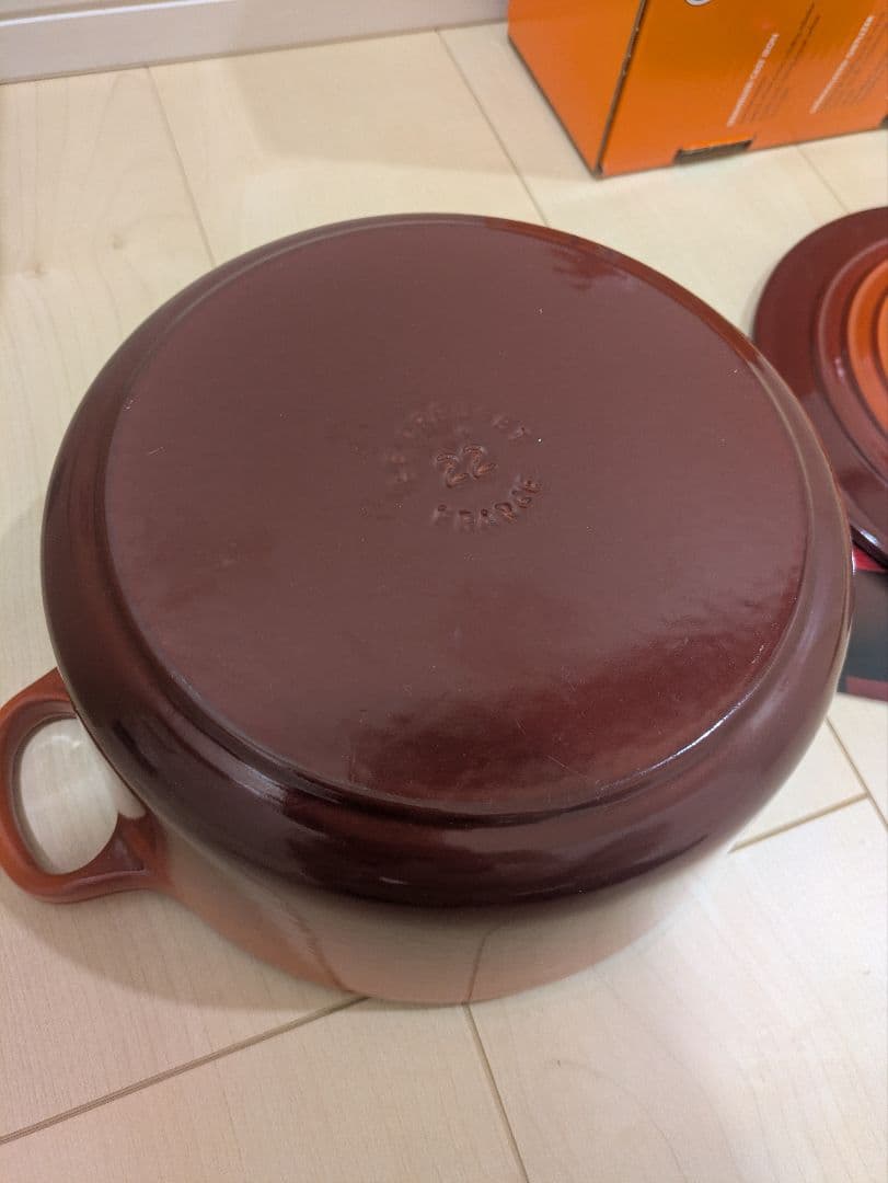 一度のみ使用　ルクルーゼ　ココット・ロンド 22cm カイエン