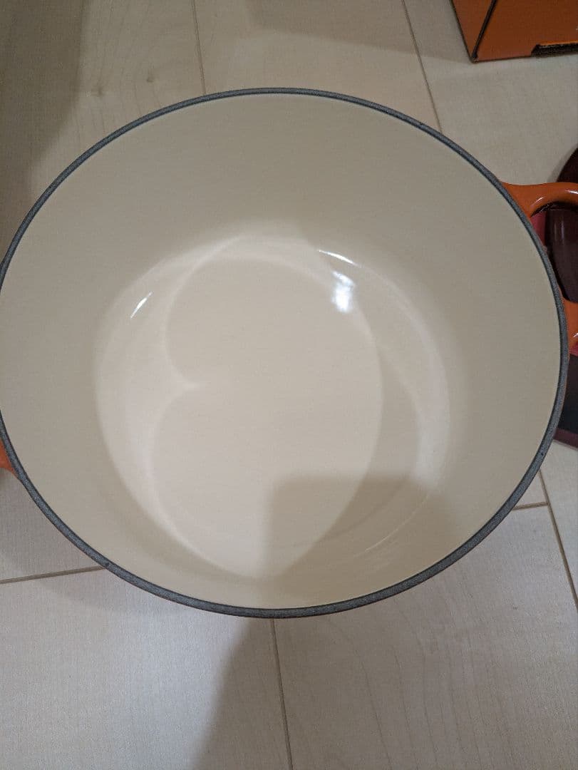 一度のみ使用　ルクルーゼ　ココット・ロンド 22cm カイエン