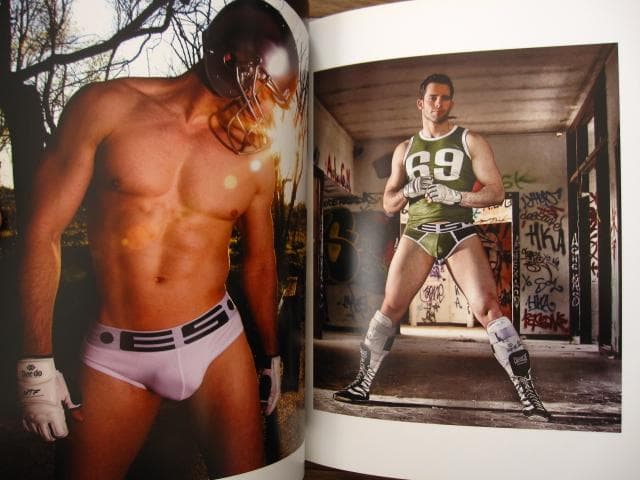 アート・デザイン・音楽 Brief Encounters: Underwear Inspires Art