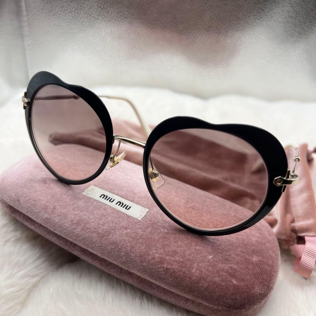 極美品✨付属有❗️miumiu サングラス SMU54R ハート型