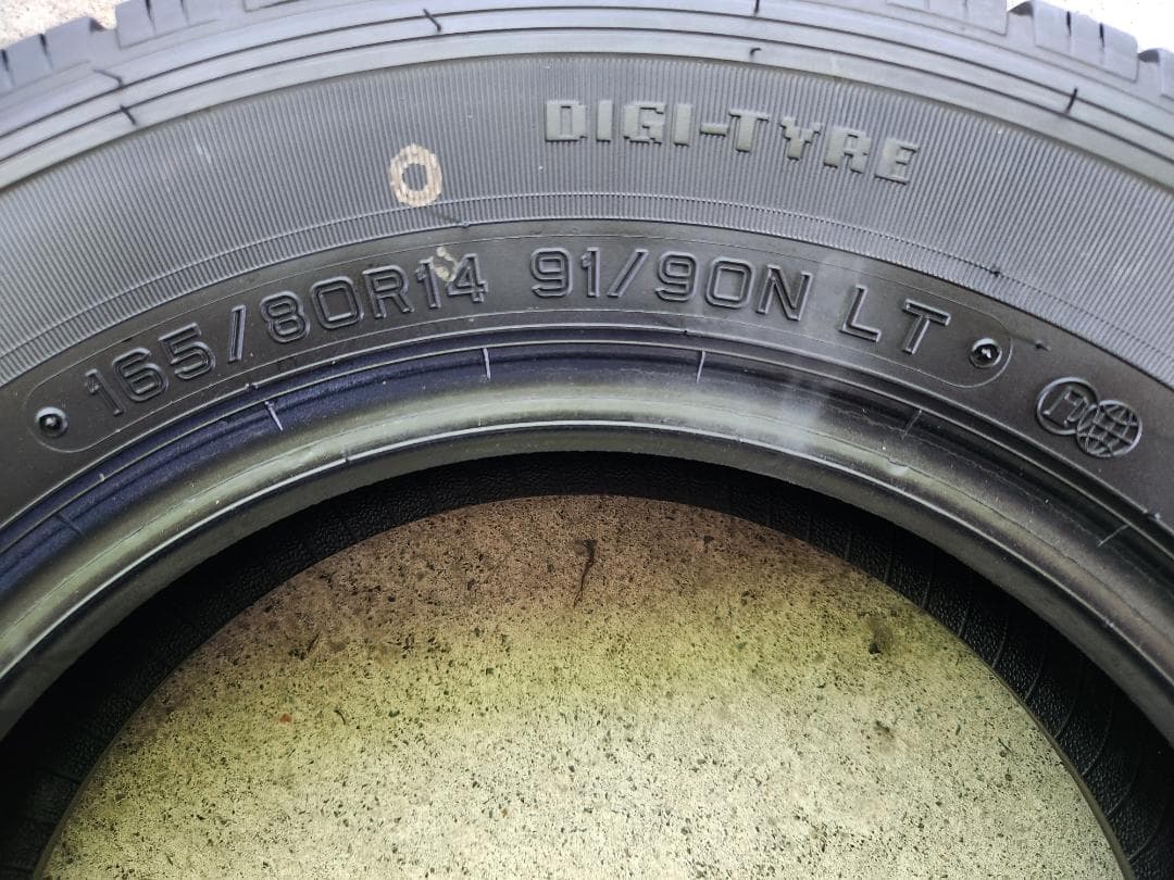 送料込☆2024年製 ダンロップタイヤ 165/80R14 LT ☆2本