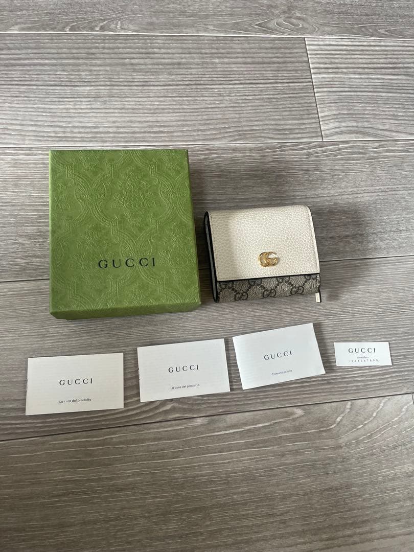 GUCCI 二つ折り財布 ホワイト