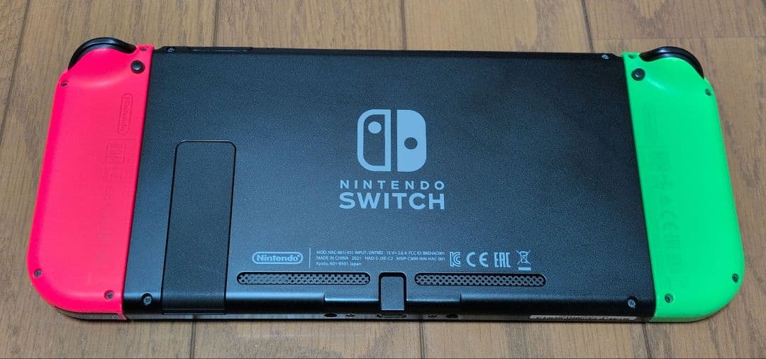 【美品】2021年製Nintendo Switch