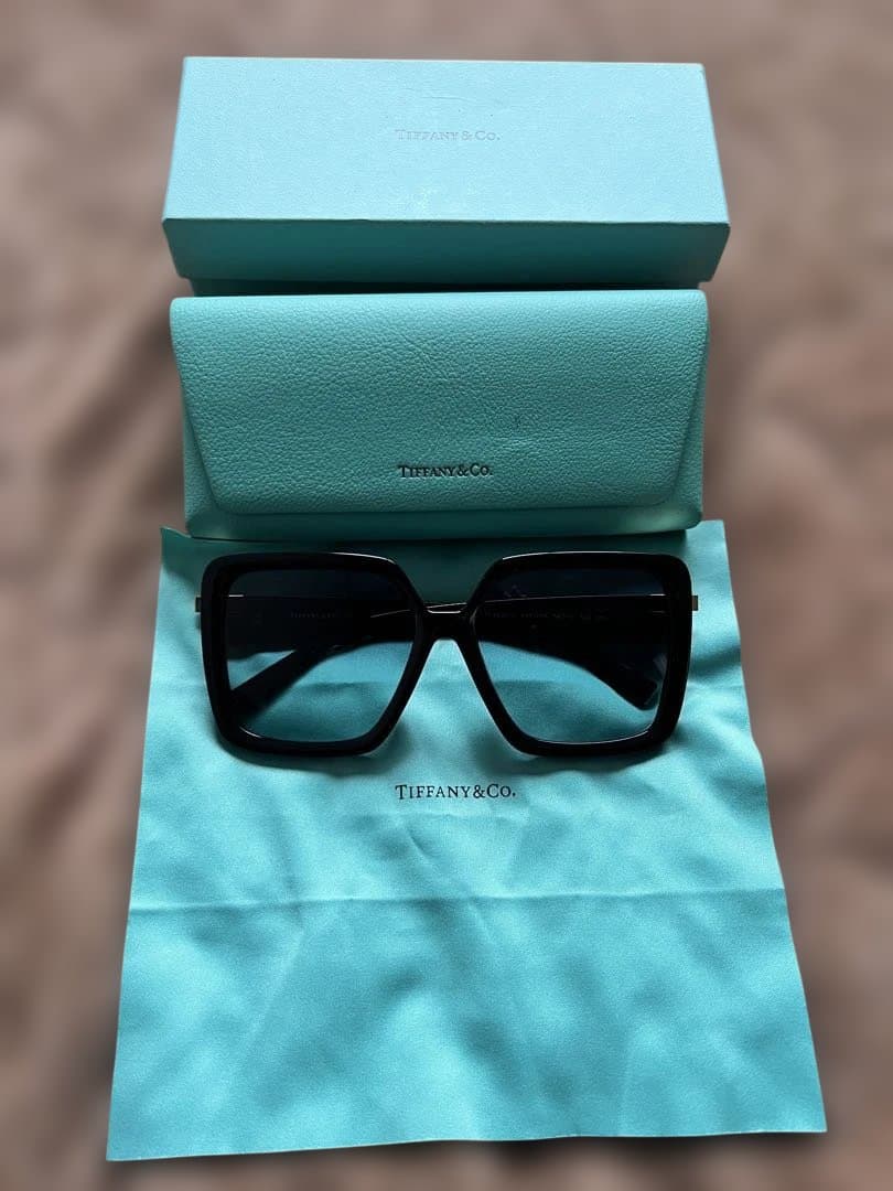 Tiffany & Co. ブラックサングラス ケース付き
