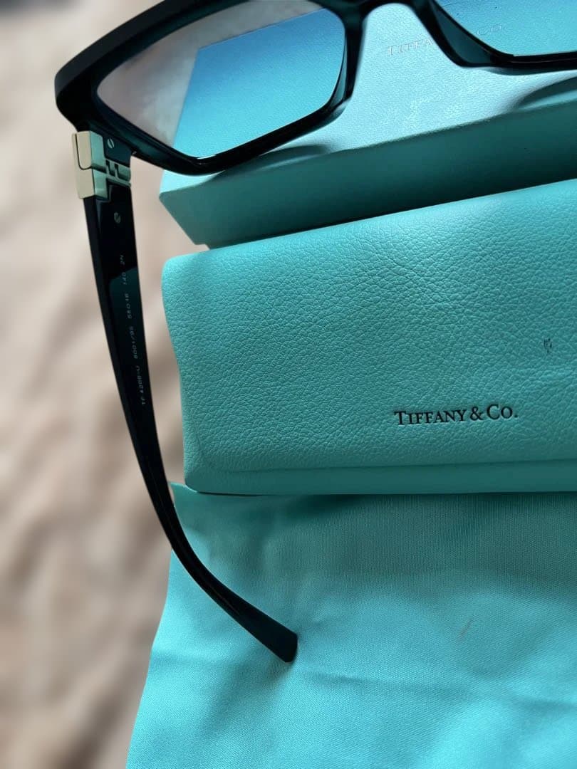 Tiffany & Co. ブラックサングラス ケース付き