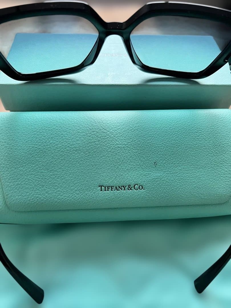 Tiffany & Co. ブラックサングラス ケース付き