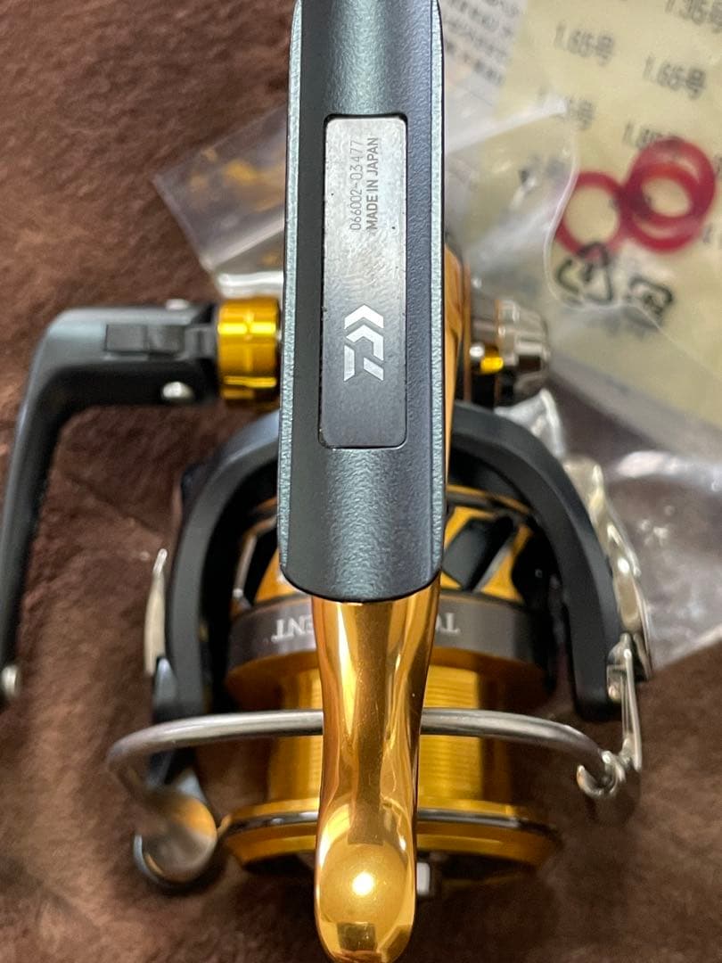 超美品DAIWA 18 TOURNAMENT ISO 2500SH-LBD