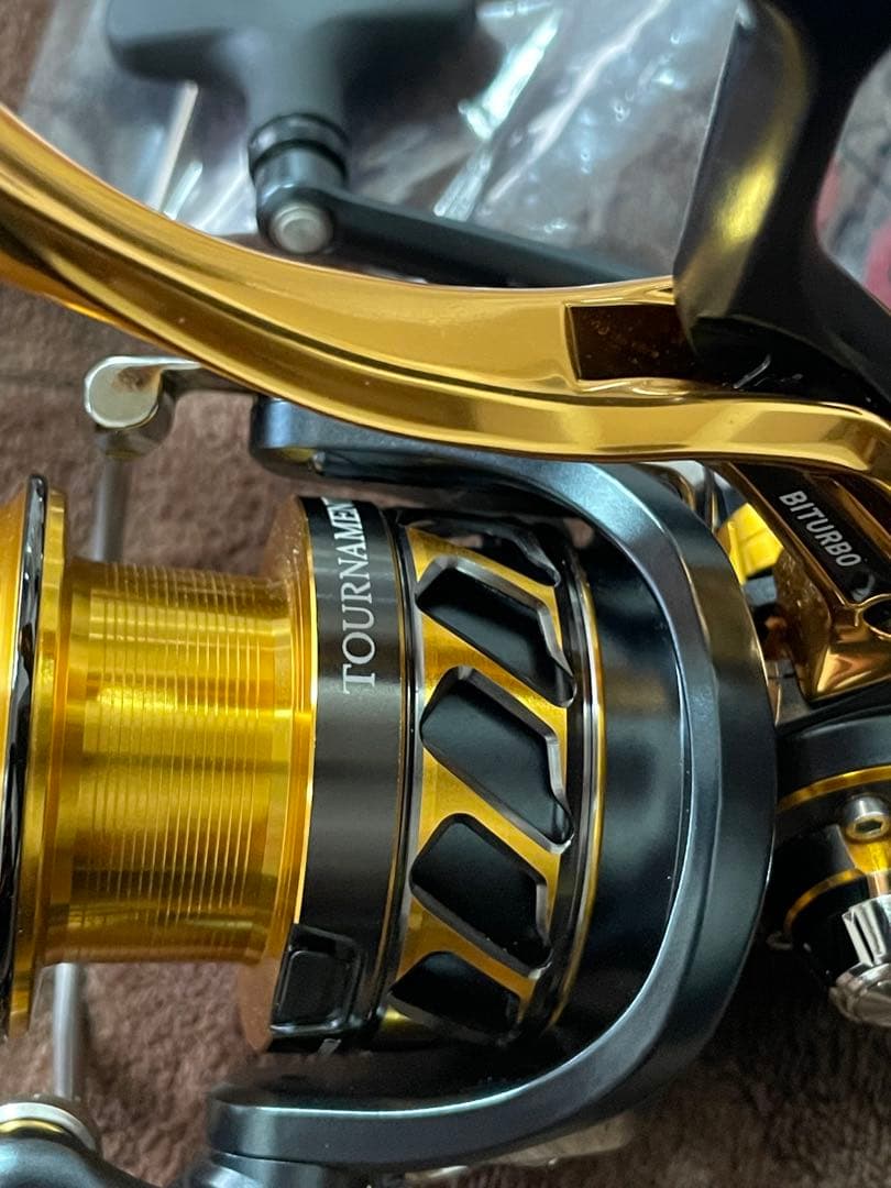 超美品DAIWA 18 TOURNAMENT ISO 2500SH-LBD