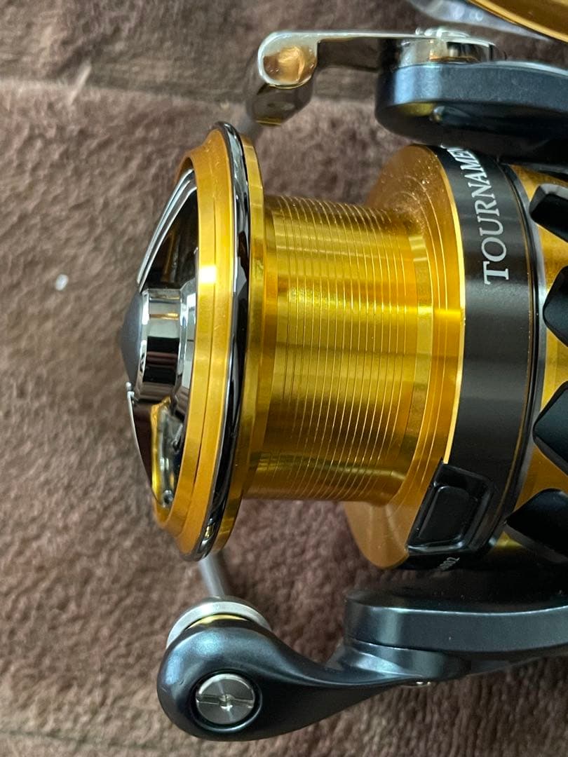 超美品DAIWA 18 TOURNAMENT ISO 2500SH-LBD