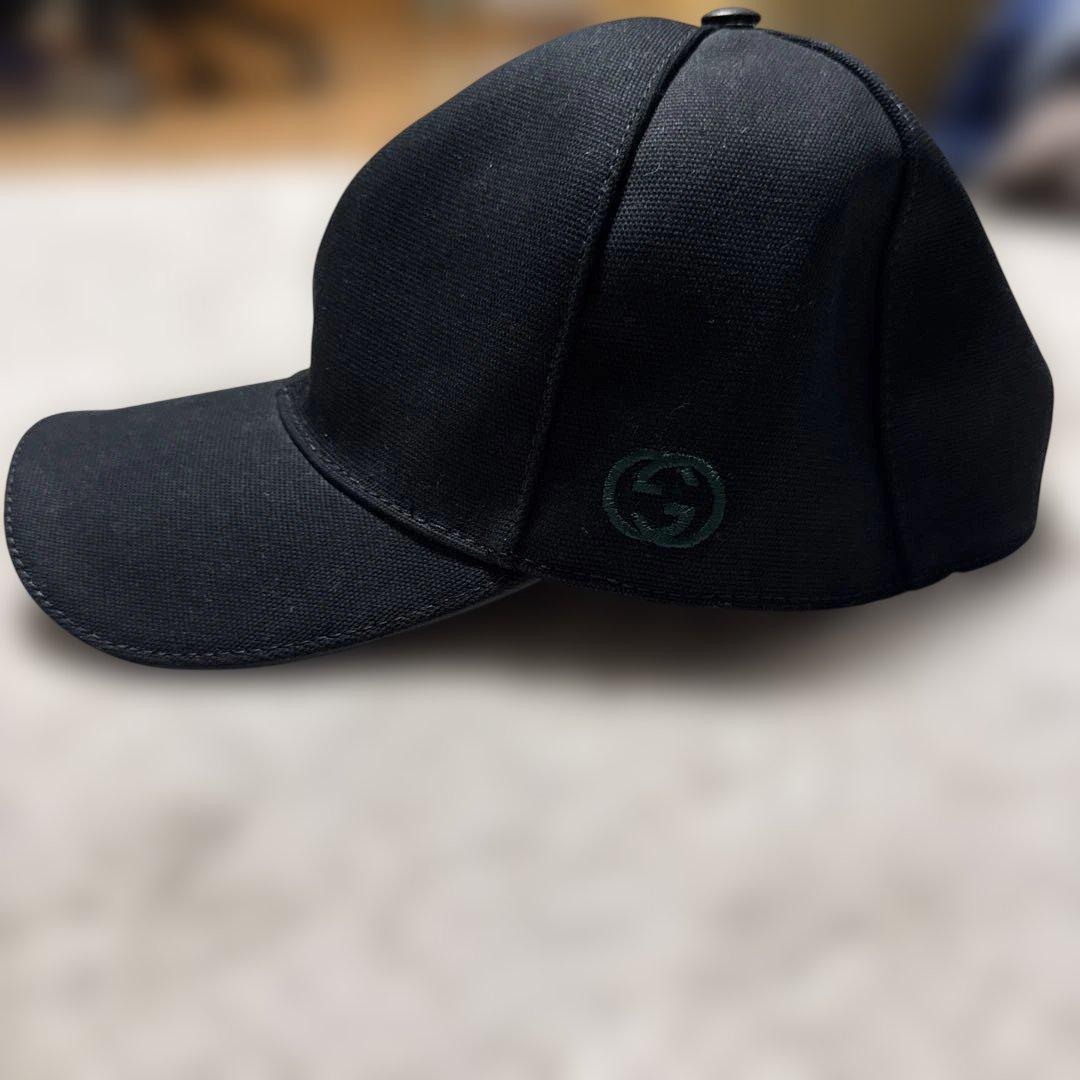 Gucci 黒 ベースボールキャップ