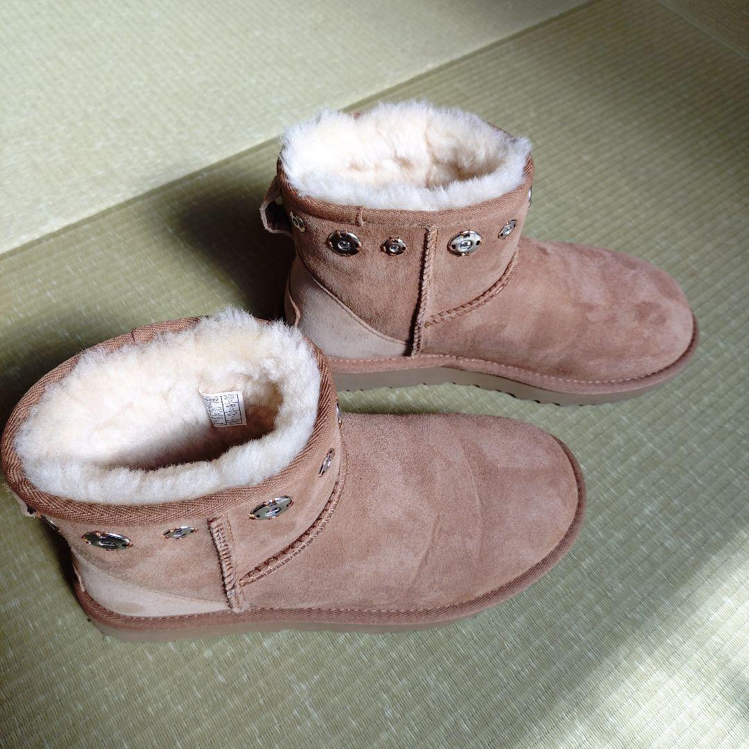 tao コムデギャルソン✕UGGコラボ ベージュ スエードショートブーツ