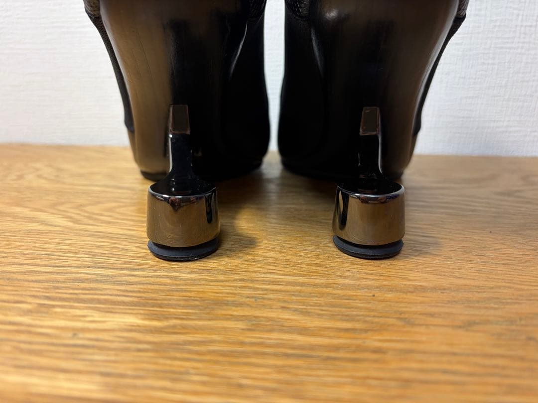 ユナイテッドヌード　United Nude 22.5cm