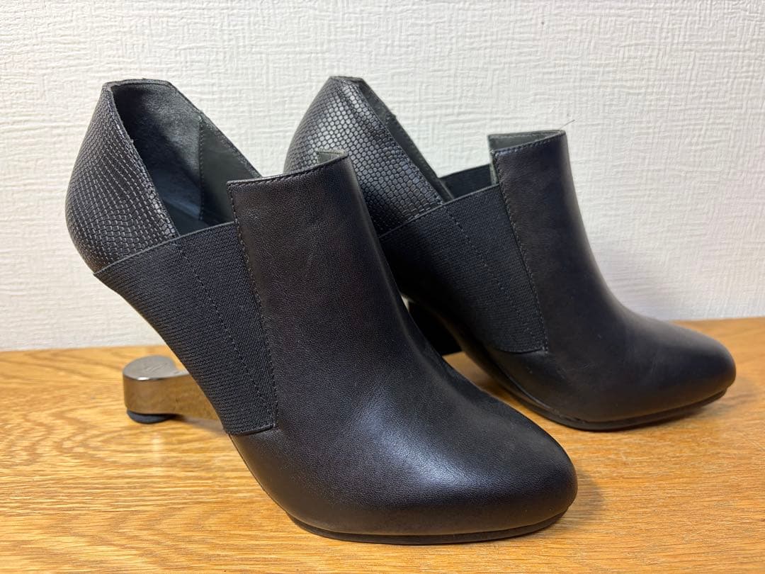 ユナイテッドヌード　United Nude 22.5cm