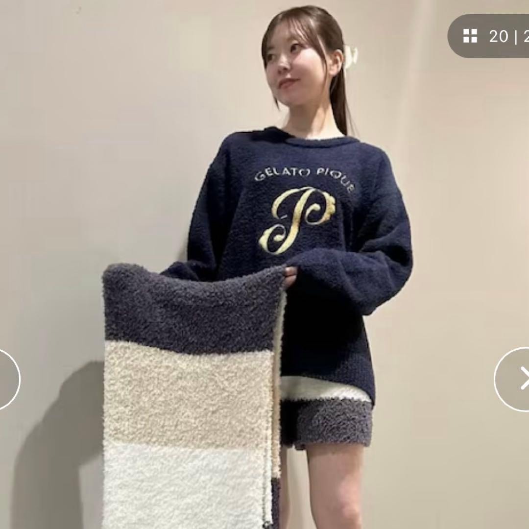 gelato pique パウダーエンブレムモチーフプルオーバー　ネイビー