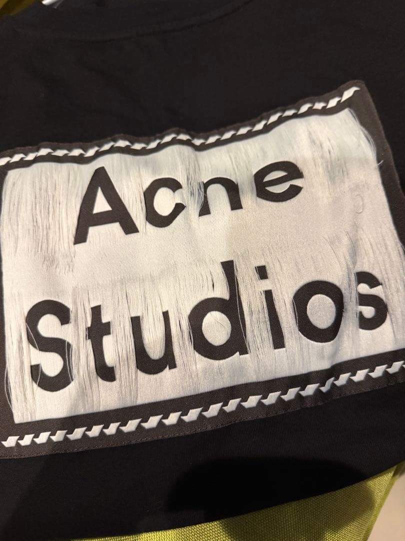 アクネステュデュオス　バックプリントTシャツ