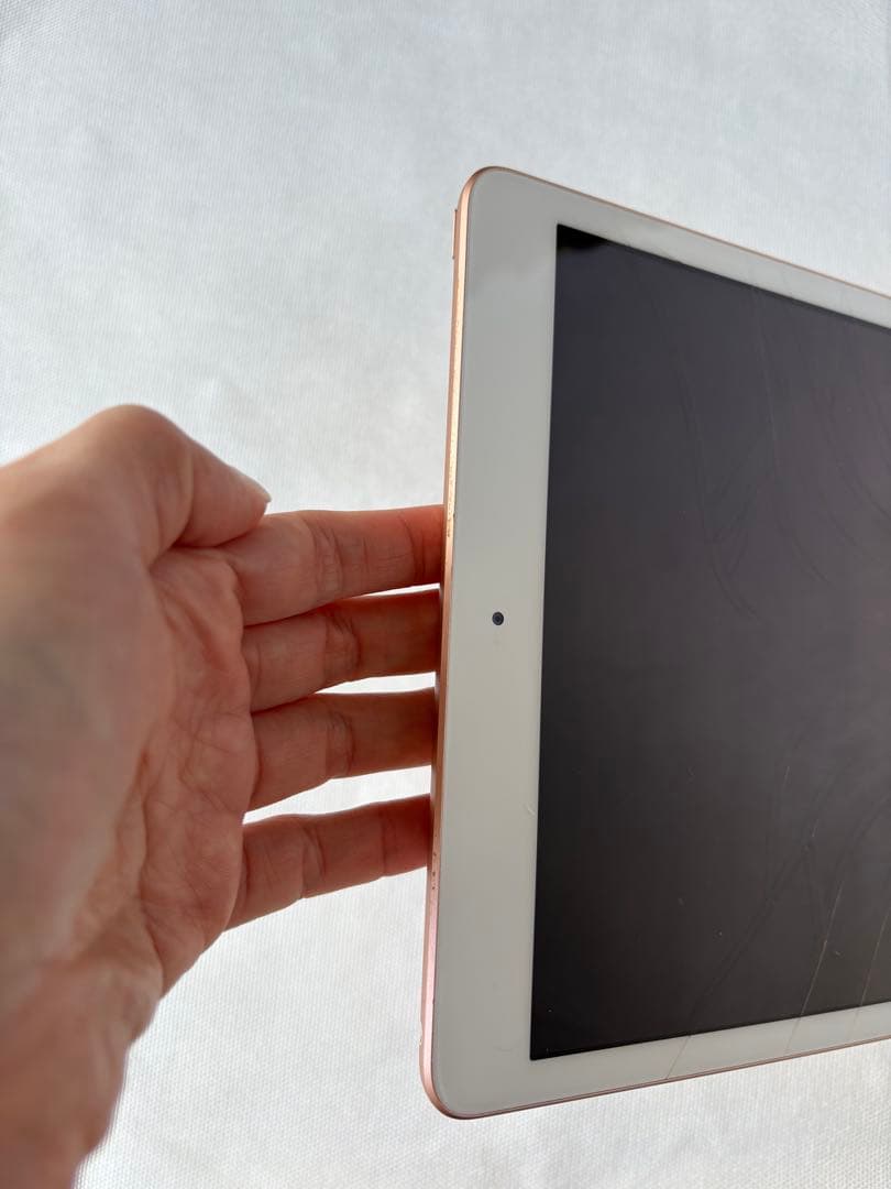 iPad 第7世代10.2インチ 本体 画面ひび割れ 32GB ゴールド