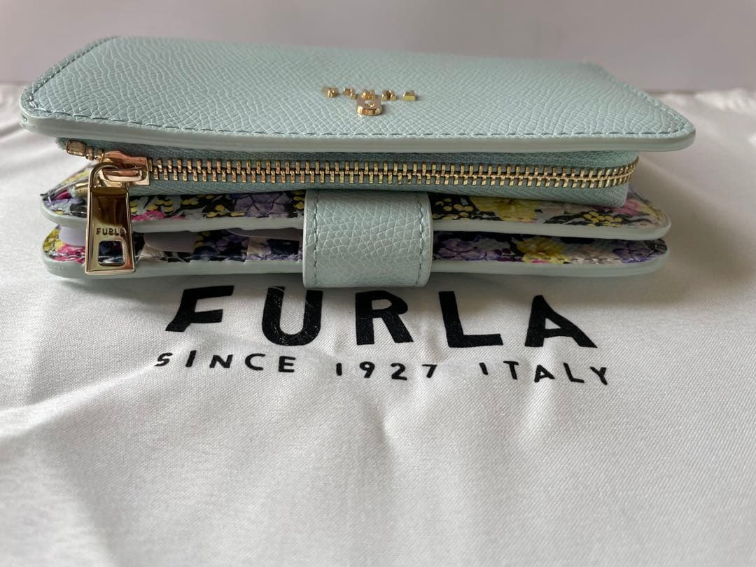 専用【新品】FURLA CAMELIA M コンパクト財布