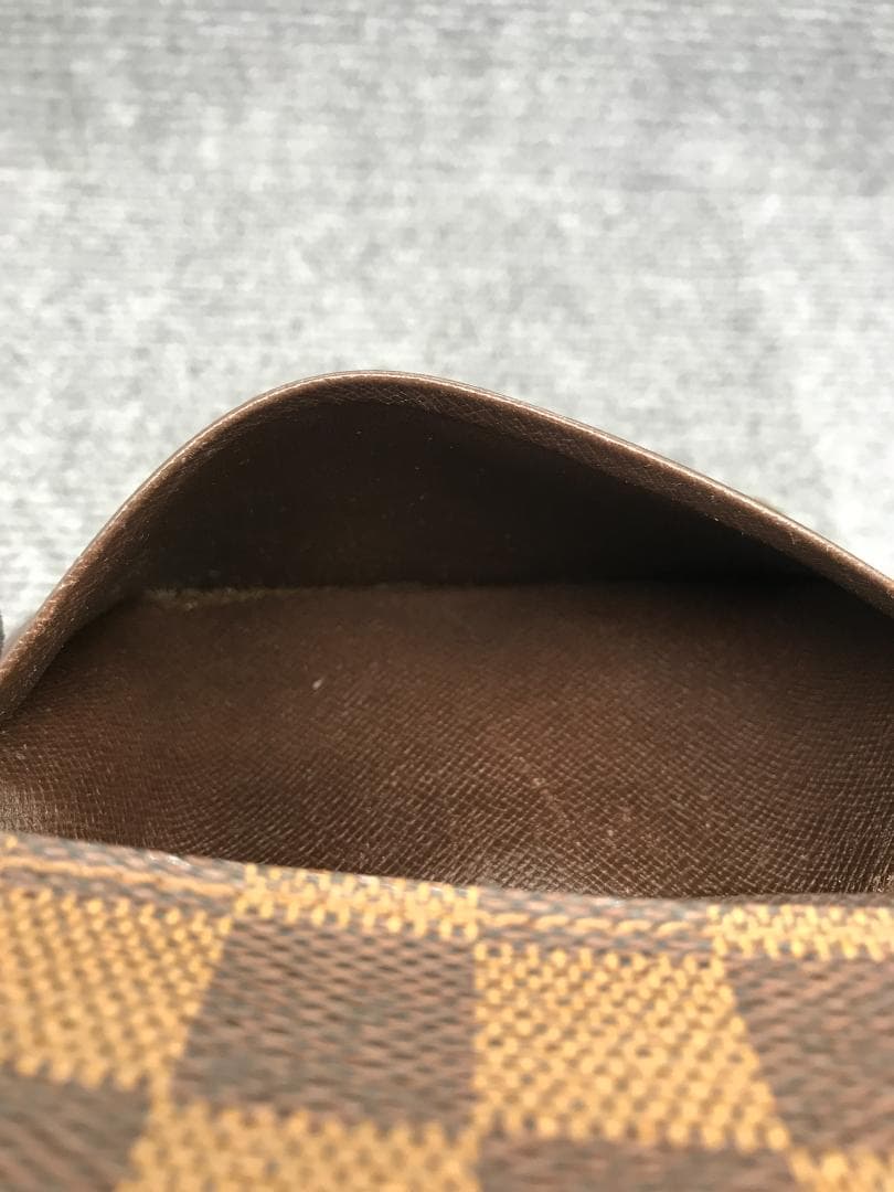 LOUIS VUITTON　二つ折り財布　ダミエ　4