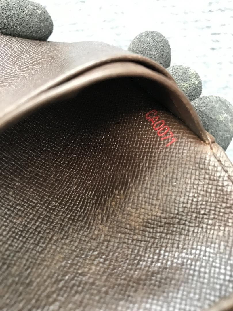 LOUIS VUITTON　二つ折り財布　ダミエ　4
