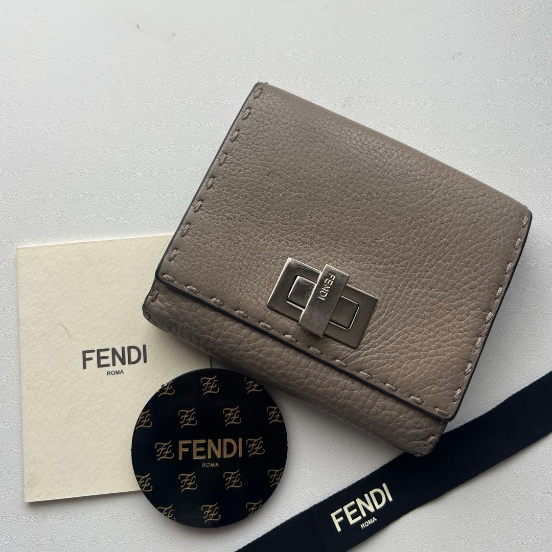 175 極上美品 FENDI フェンディ ピーカブー 2つ折り財布