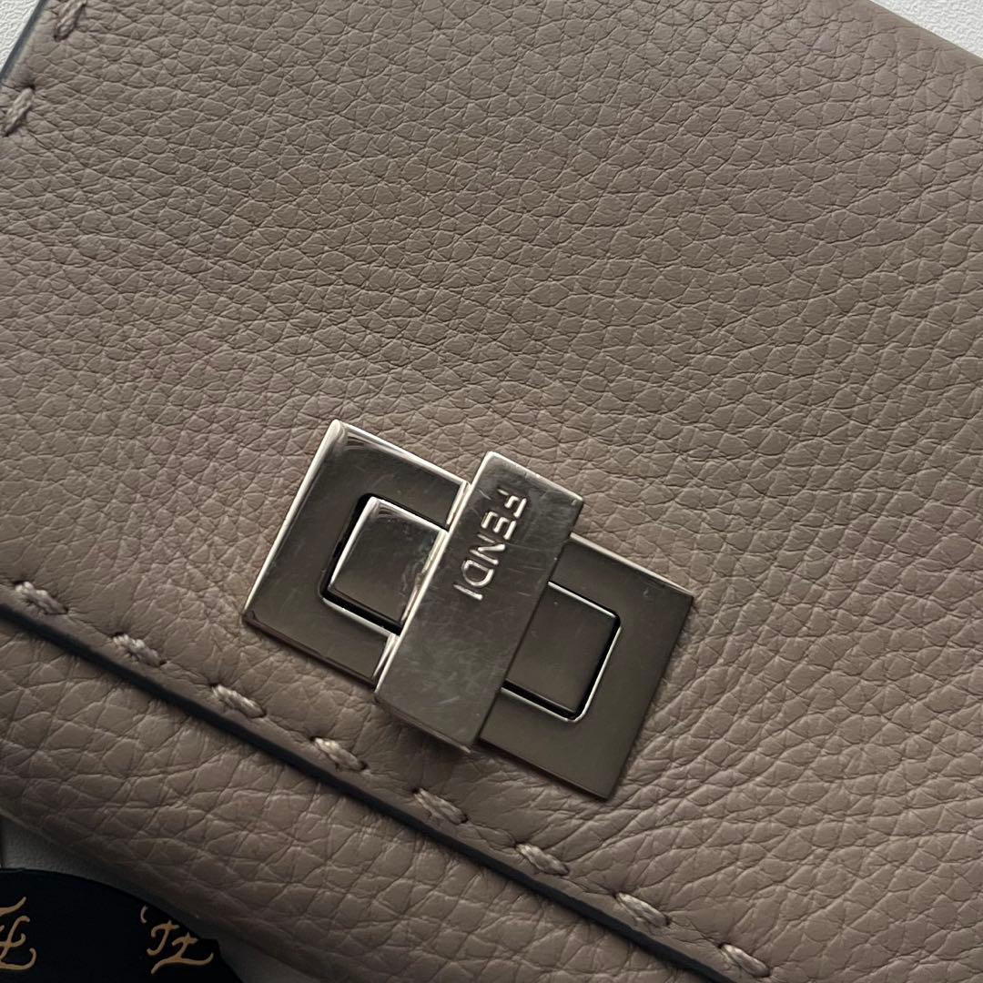 175 極上美品 FENDI フェンディ ピーカブー 2つ折り財布