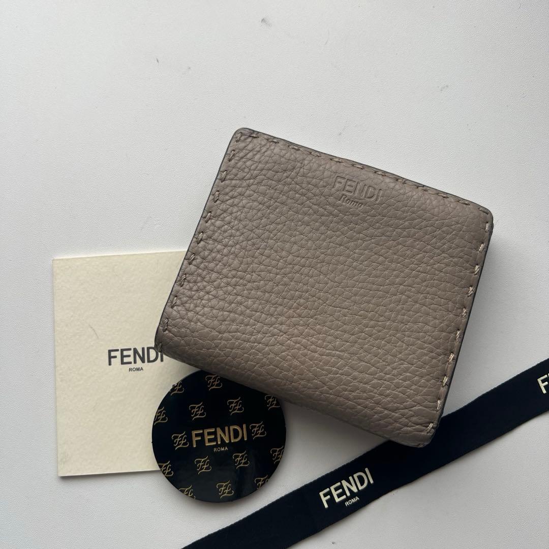 175 極上美品 FENDI フェンディ ピーカブー 2つ折り財布