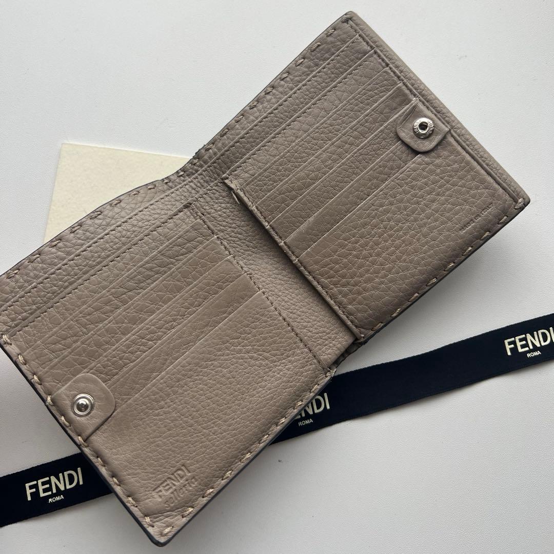 175 極上美品 FENDI フェンディ ピーカブー 2つ折り財布