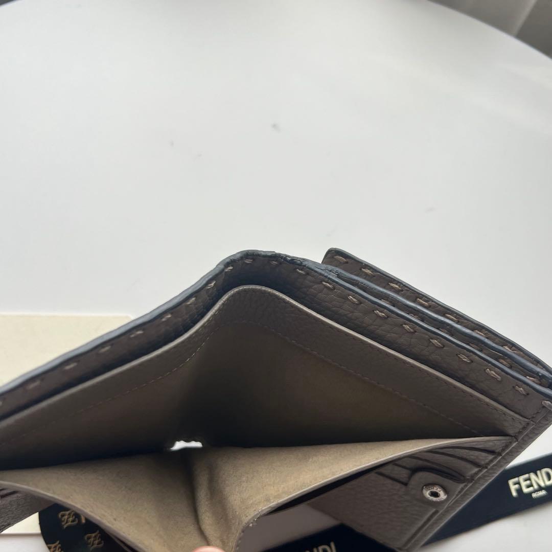 175 極上美品 FENDI フェンディ ピーカブー 2つ折り財布