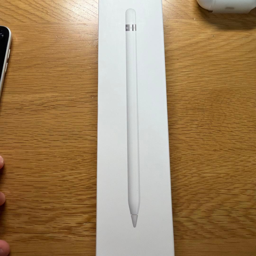 Apple iPad シルバー 本体 + Apple Pencilの箱