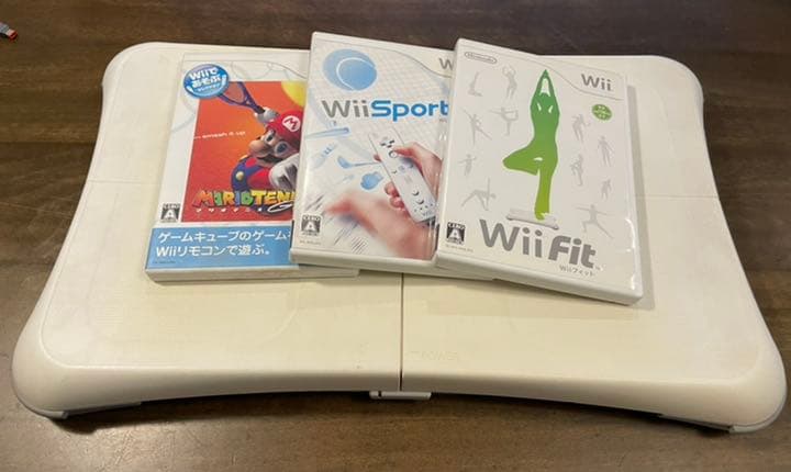 Wii本体　コントローラー2セット バランスWii ボードソフト全3本
