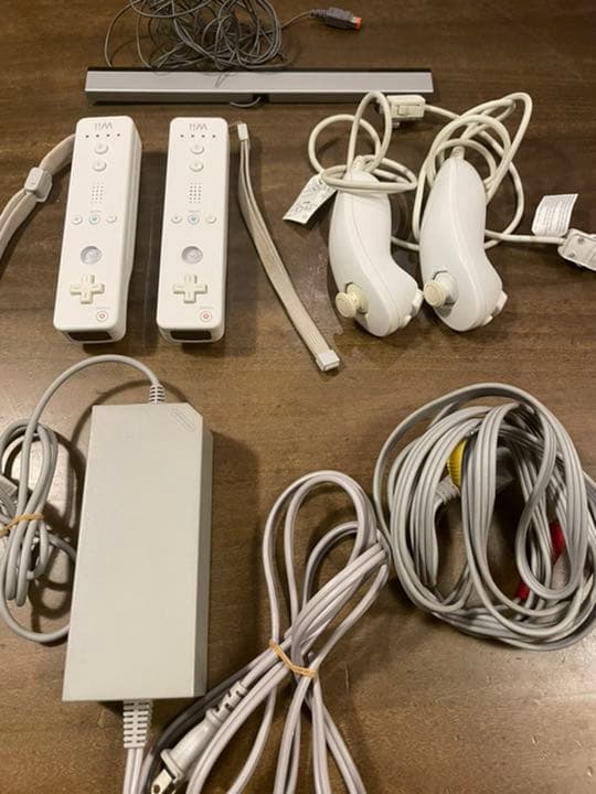 Wii本体　コントローラー2セット バランスWii ボードソフト全3本
