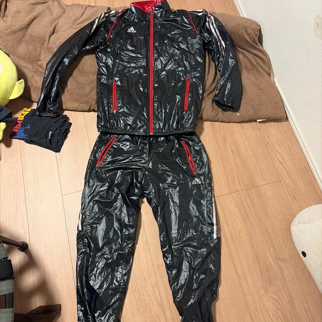 adidas 軽量ジャケットとパンツセット