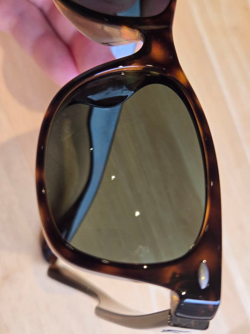 Ray-Ban ニュー ウェイファーラー クラシック RB2132F