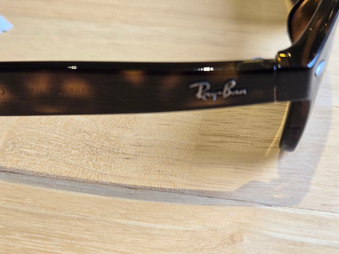 Ray-Ban ニュー ウェイファーラー クラシック RB2132F