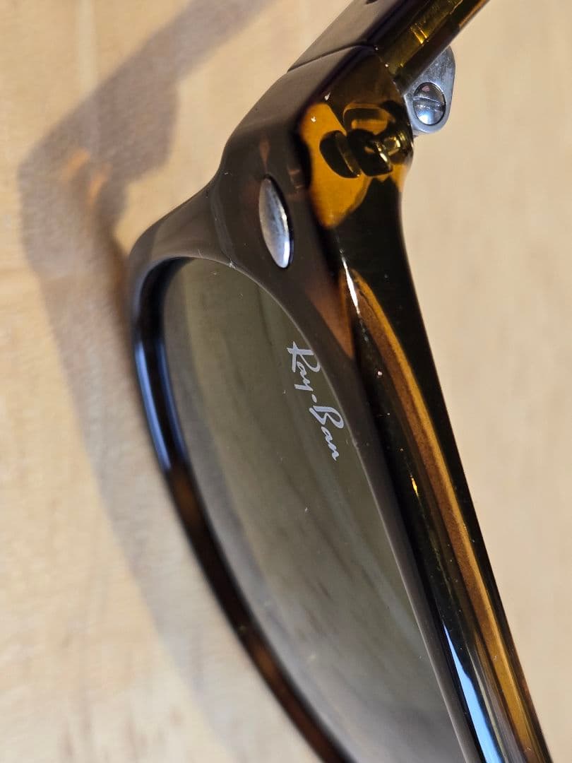 Ray-Ban ニュー ウェイファーラー クラシック RB2132F