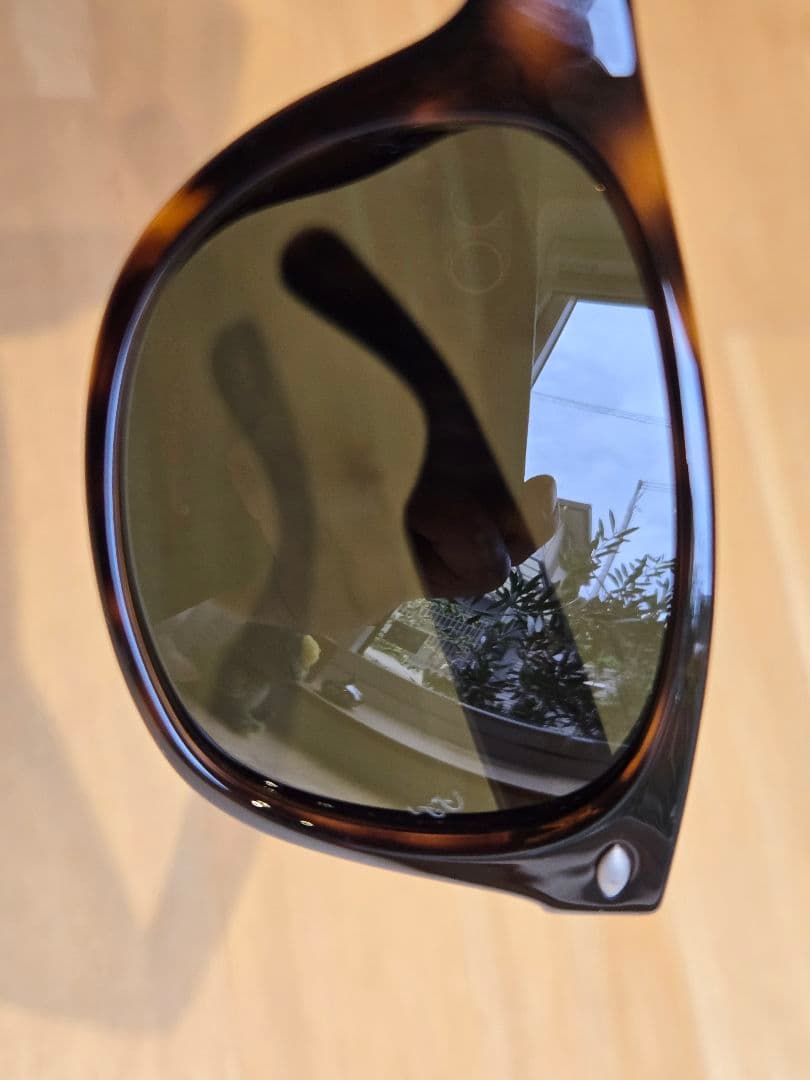 Ray-Ban ニュー ウェイファーラー クラシック RB2132F