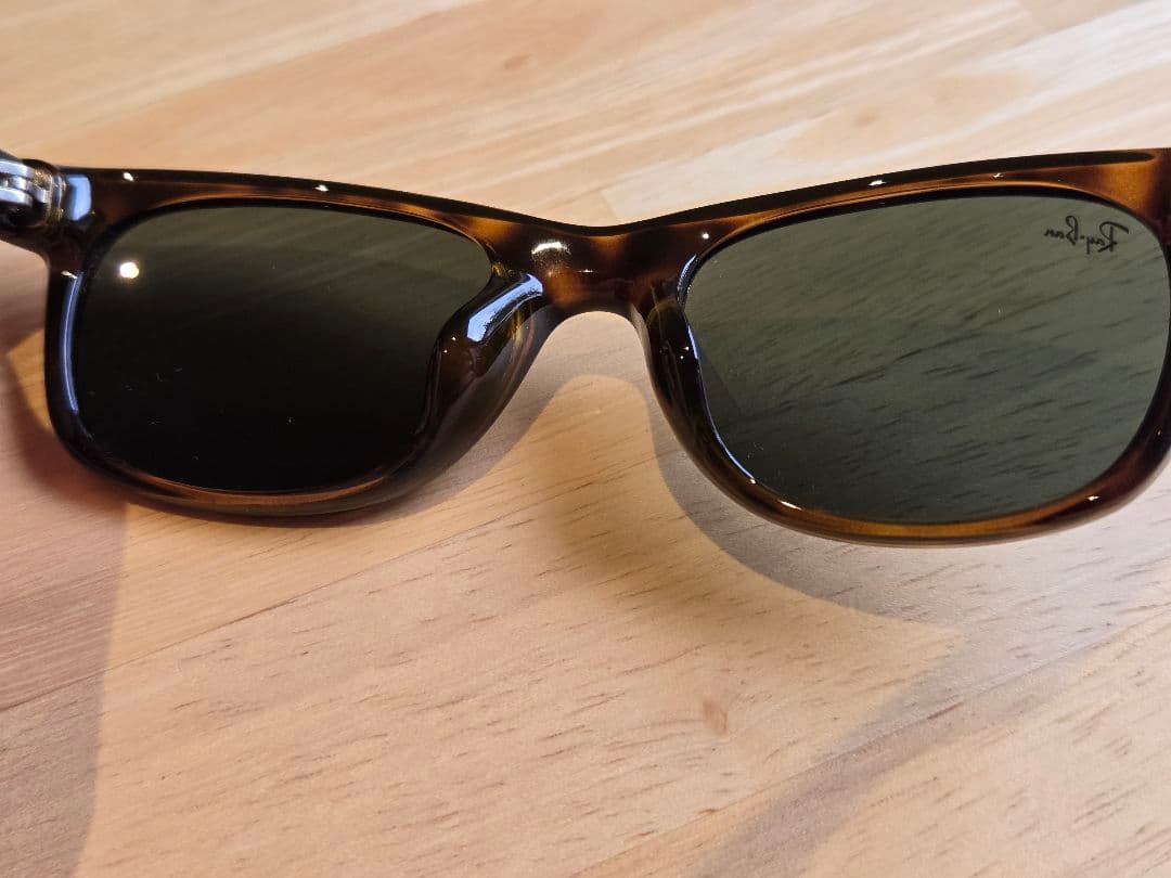 Ray-Ban ニュー ウェイファーラー クラシック RB2132F