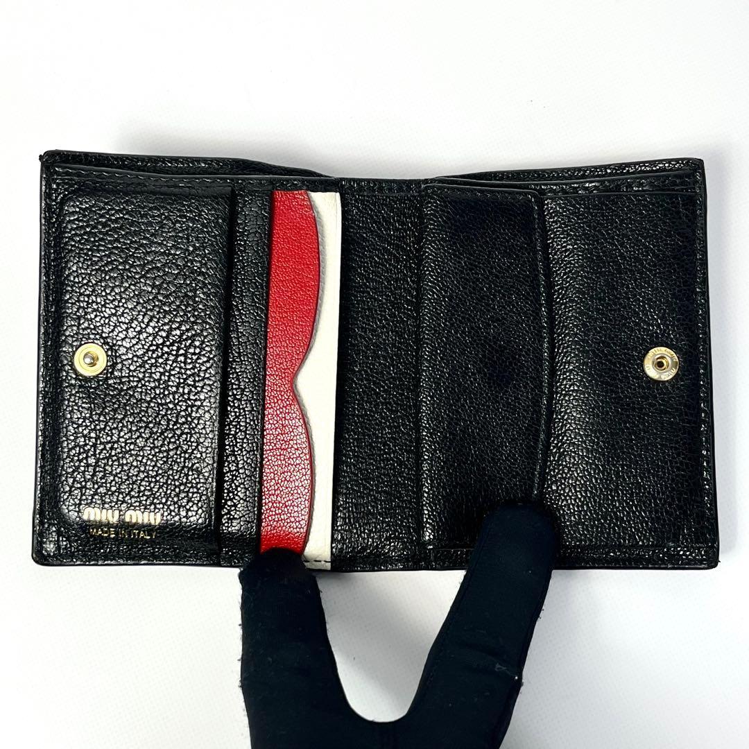 レア✨ミュウミュウ ２つ折り財布 ロゴ金具 レザー マルチカラー ブラック