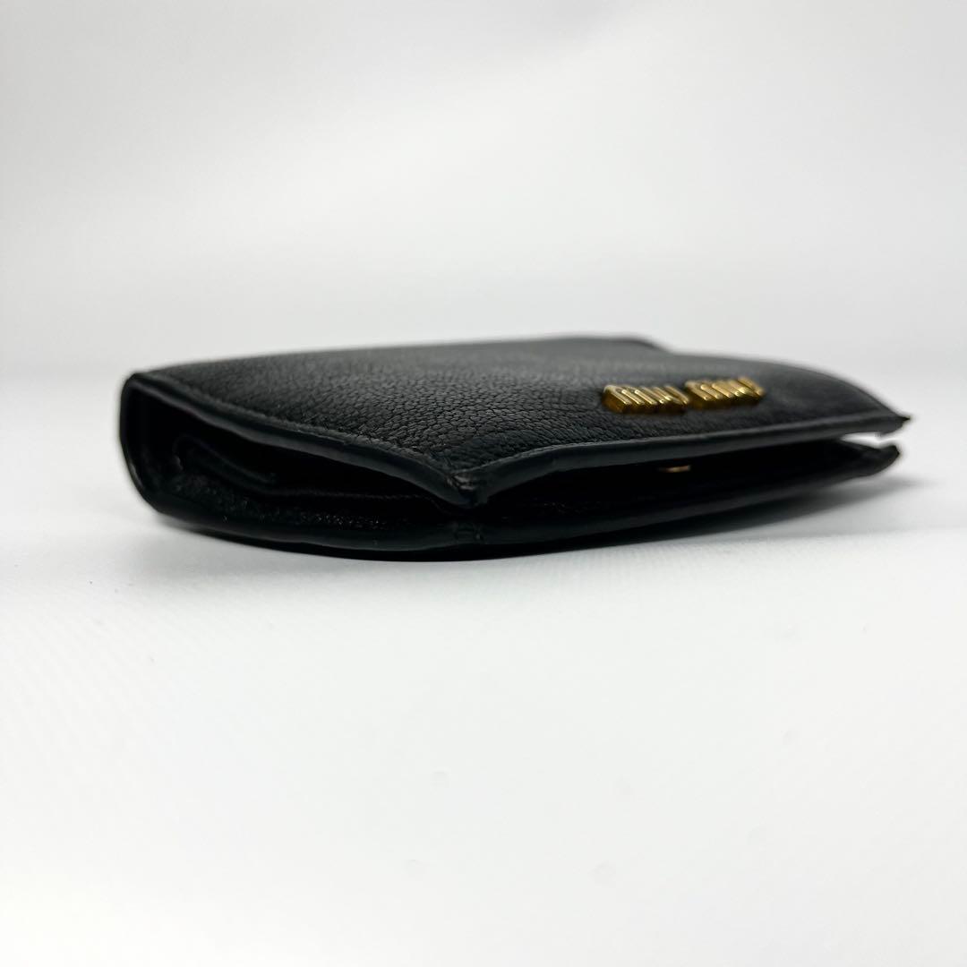 レア✨ミュウミュウ ２つ折り財布 ロゴ金具 レザー マルチカラー ブラック